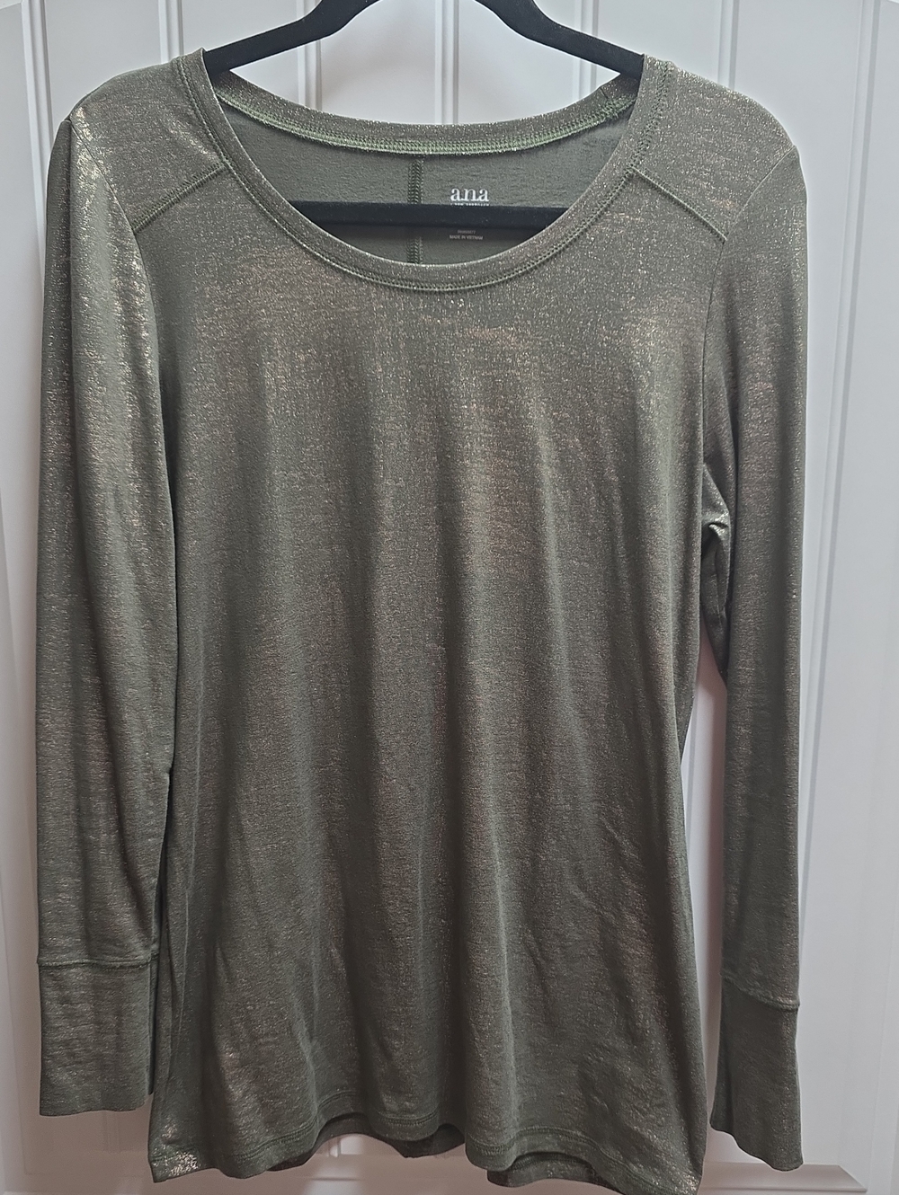a.n.a Metallic Shine Olive Green Long Sleeve Scoop Neck Tee Size Medium